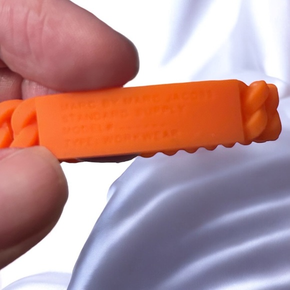 New Marc by Marc Jacobs Bracelet Fluoro Orange Stretch Braided Silicone - Picture 2 of 5